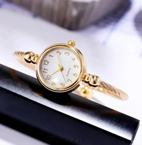 Reloj para Mujer con Pulsera Dorada - Acero Inoxidable, Esfera Pequeña, Diseño Retro, Movimiento de Cuarzo, Estilo Casual y de Moda