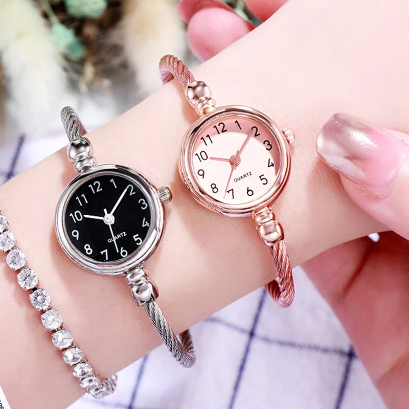 Reloj Retro para Mujer - Esfera Pequeña con Detalles de Diamantes de Colores, Diseño Compacto y Elegante, Regalo Perfecto